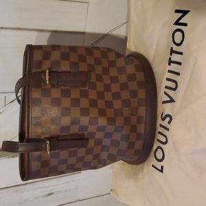 Authentic louis vuitton demier bucket bag.